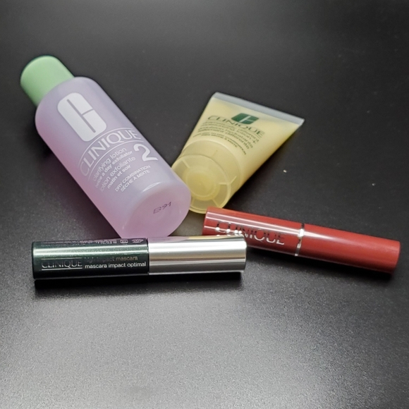 4 pc. Clinique Discovery Kit- New in Box! - Picture 2 of 3